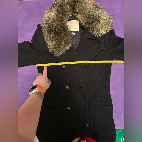 Aritzia Community Wool Coat with detachable faux fur - Picture 5 of 6